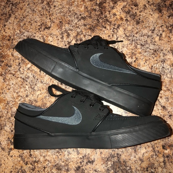 Nike Other - NWOT Nike SB Charge TRADE WITH ME